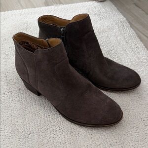 LUCKY BRAND EUC Suede Ankle Boots - women’s size 8/38